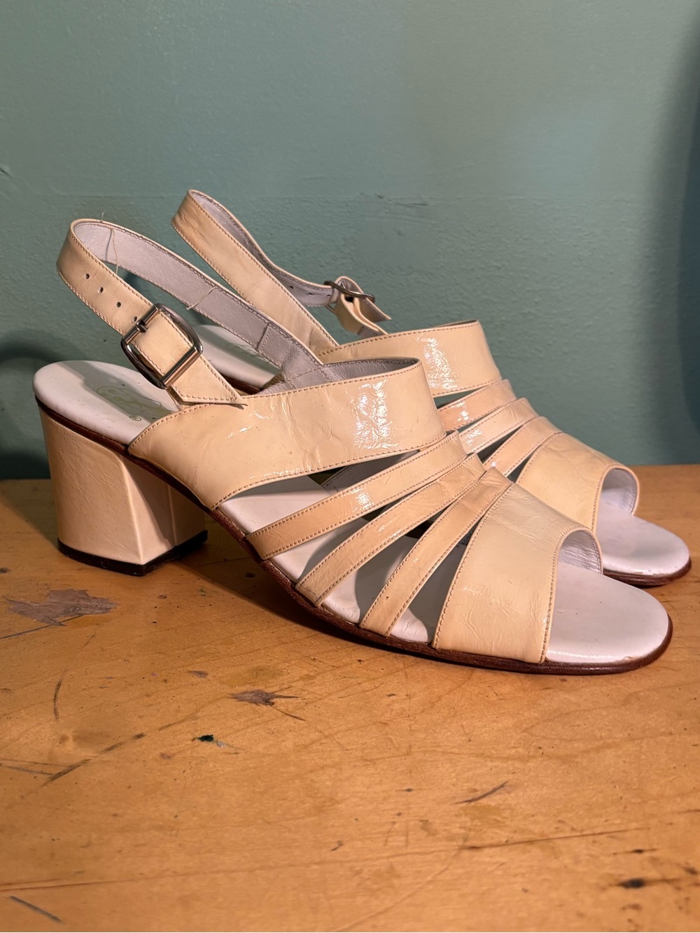 Vintage 1970’s Woman’s Cream Slingback Hushpuppy Sandals